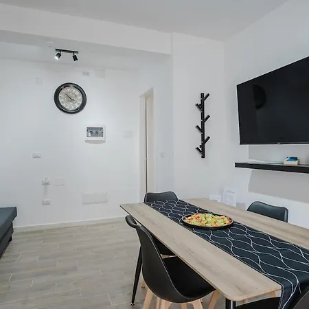Near The Port And Beaches Center Porto Torres