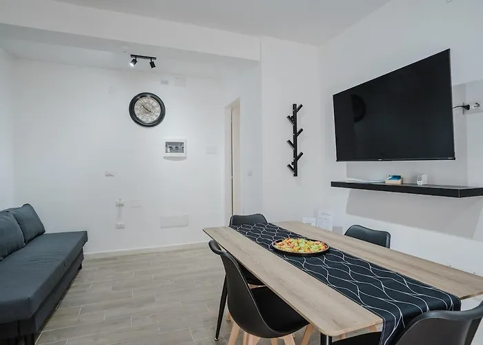 Near The Port And Beaches Center Porto Torres